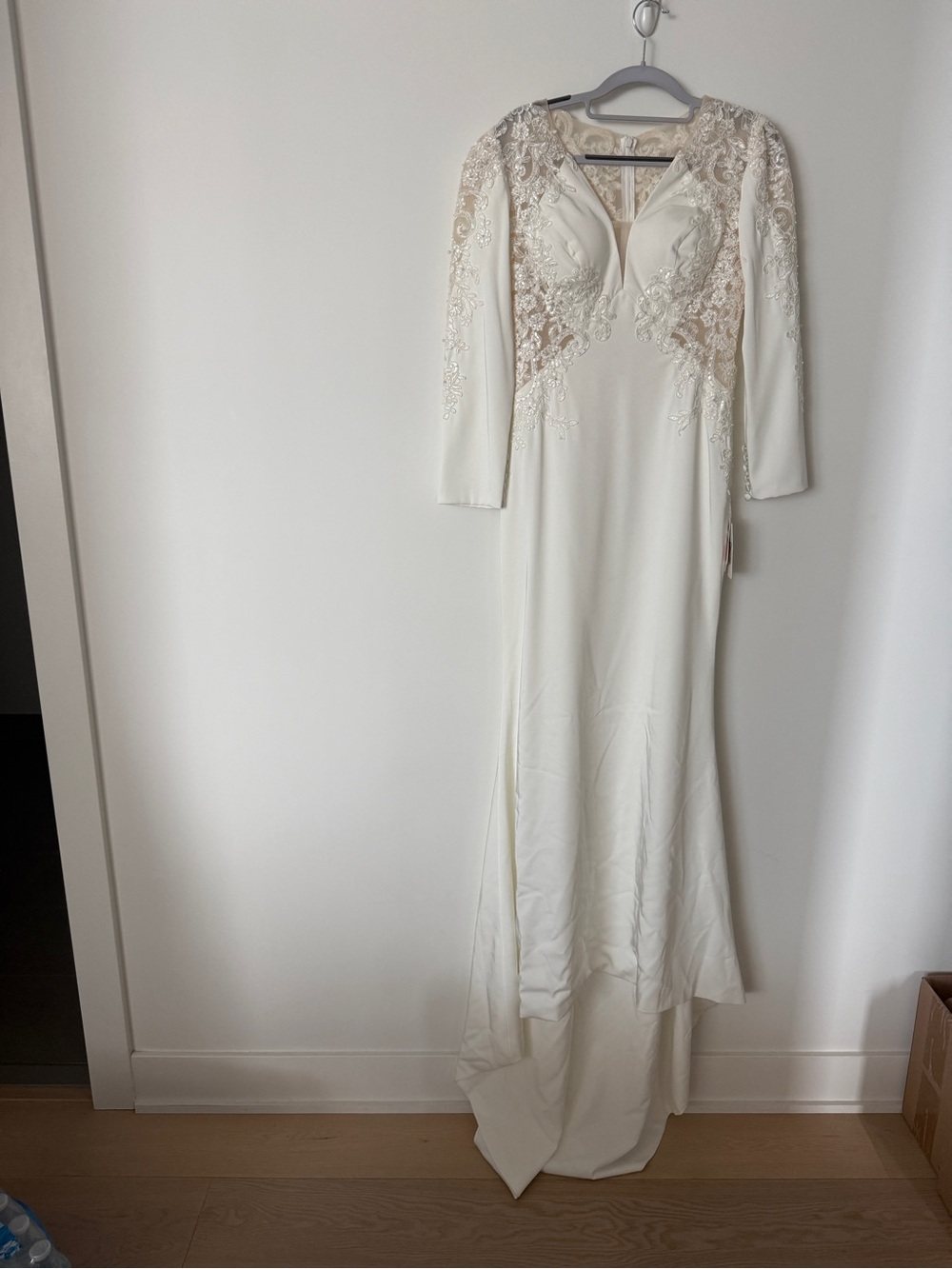 Elegant Ivory Lace Long Sleeve Wedding Dress